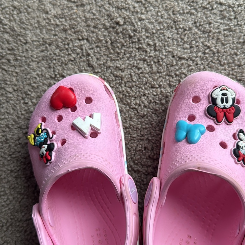 Toddler Minnie Mouse crocs - Picture 5 of 5
